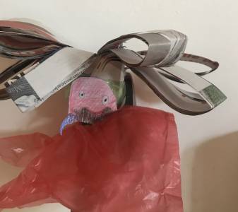 Burattini realizzati con materiali di recupero