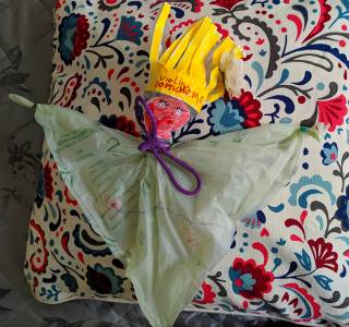 Burattini realizzati con materiali di recupero