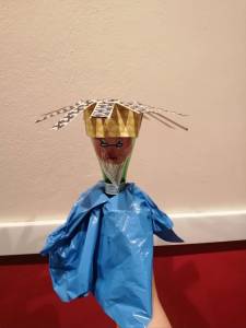 Burattini realizzati con materiali di recupero