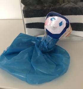 Burattini realizzati con materiali di recupero