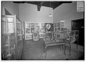  - In the 1954 arrangement, the Museum’s first room was dedicated to optics (telescopes excluded). Panoramic view of the display cases containing microscopes